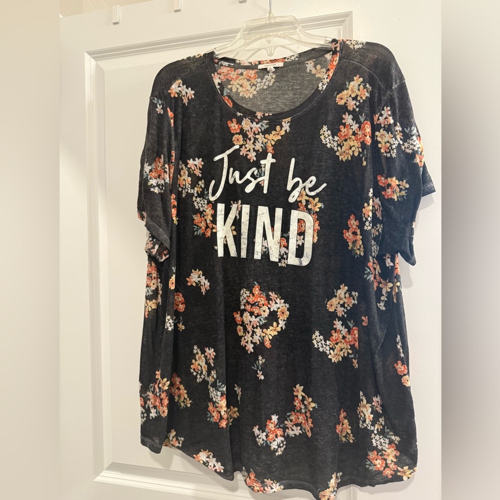 Just Be Kindd lightweight tee